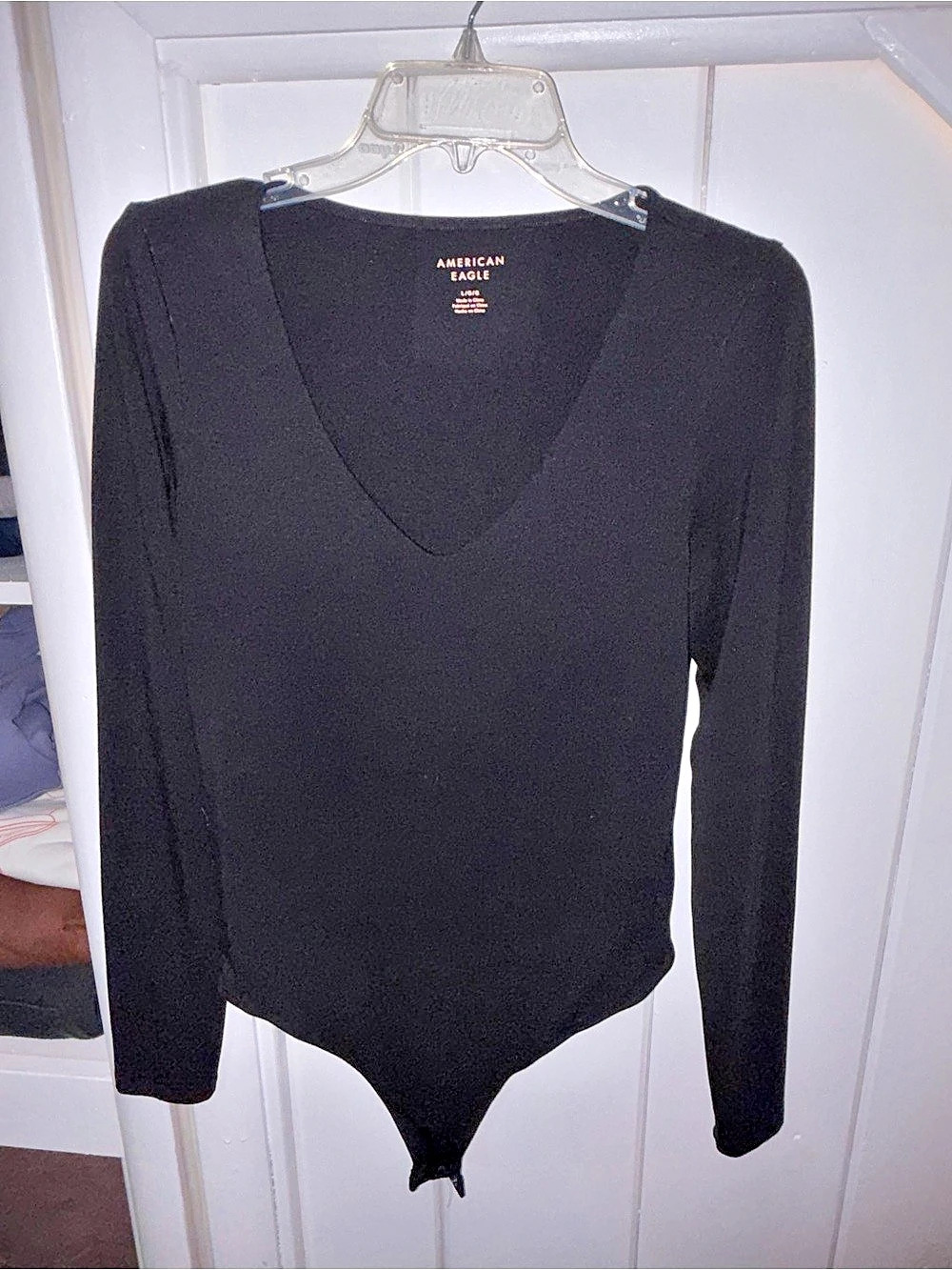 American Eagle Long Sleeve V-Neck Bodysuit in Black Size Large
